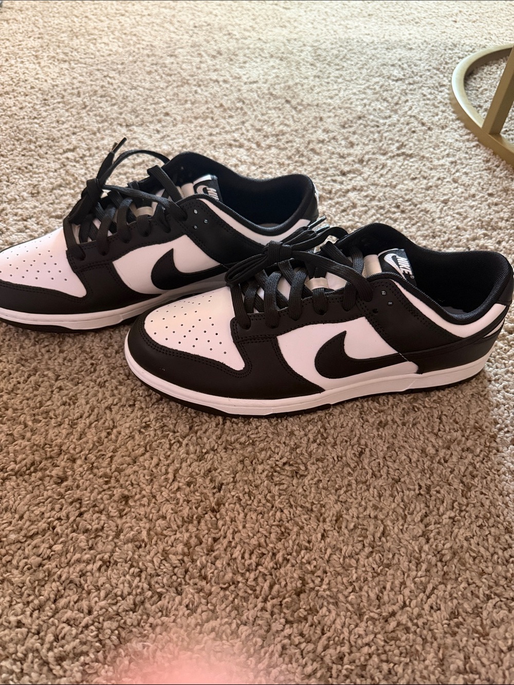 Nike Black and White Low-Top Sneakers - Picture 1 of 4